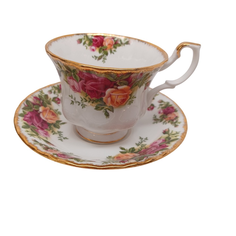 Royal Albert Old Country Rose Teacup and Saucer Set Bone China England Gold Trim